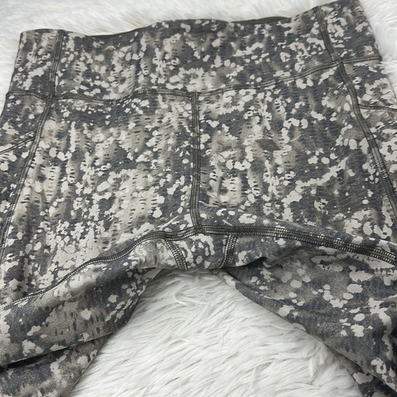 Lululemon Invigorate High-Rise Crop 23" Gritstone White Opal Multi - Picture 2 of 7